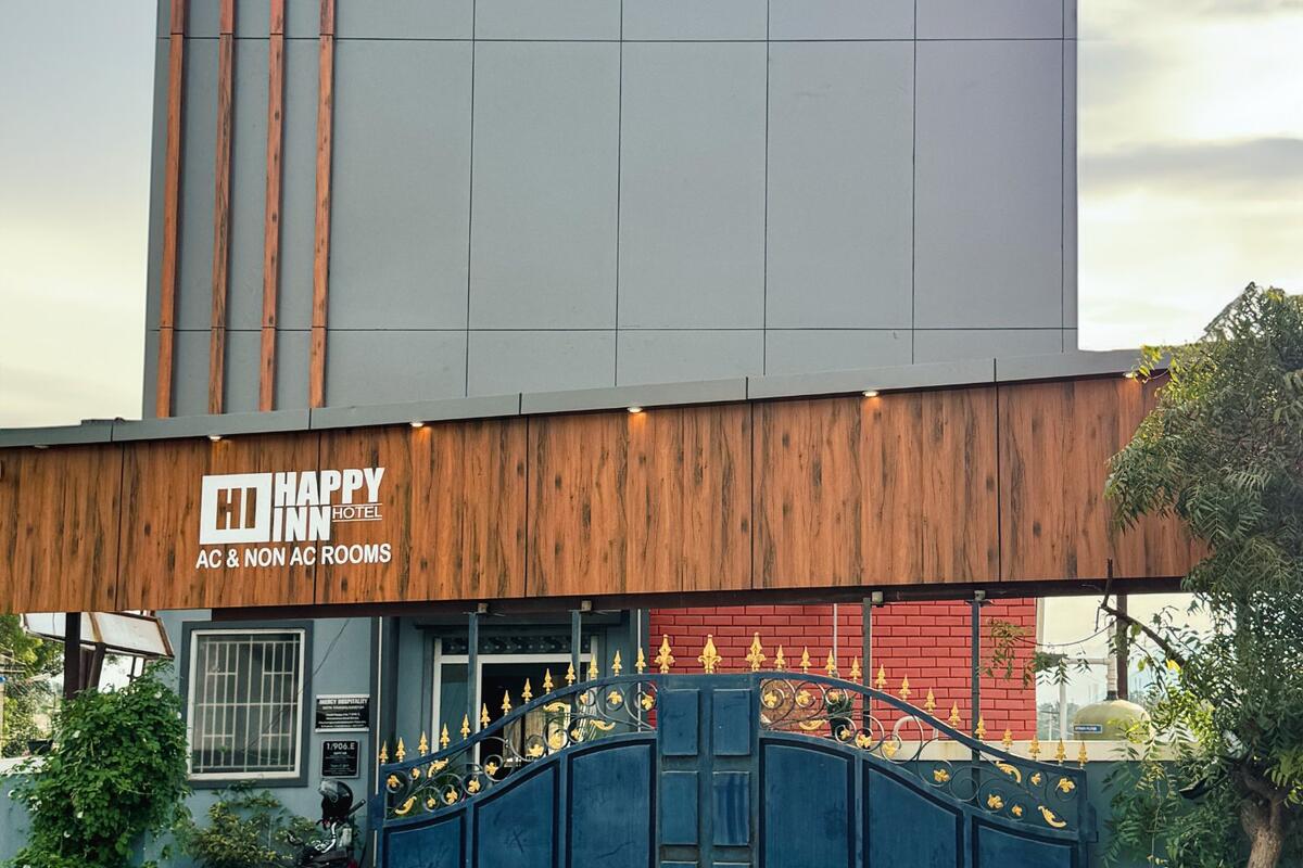 Hotel Happy Inn building at Echanari