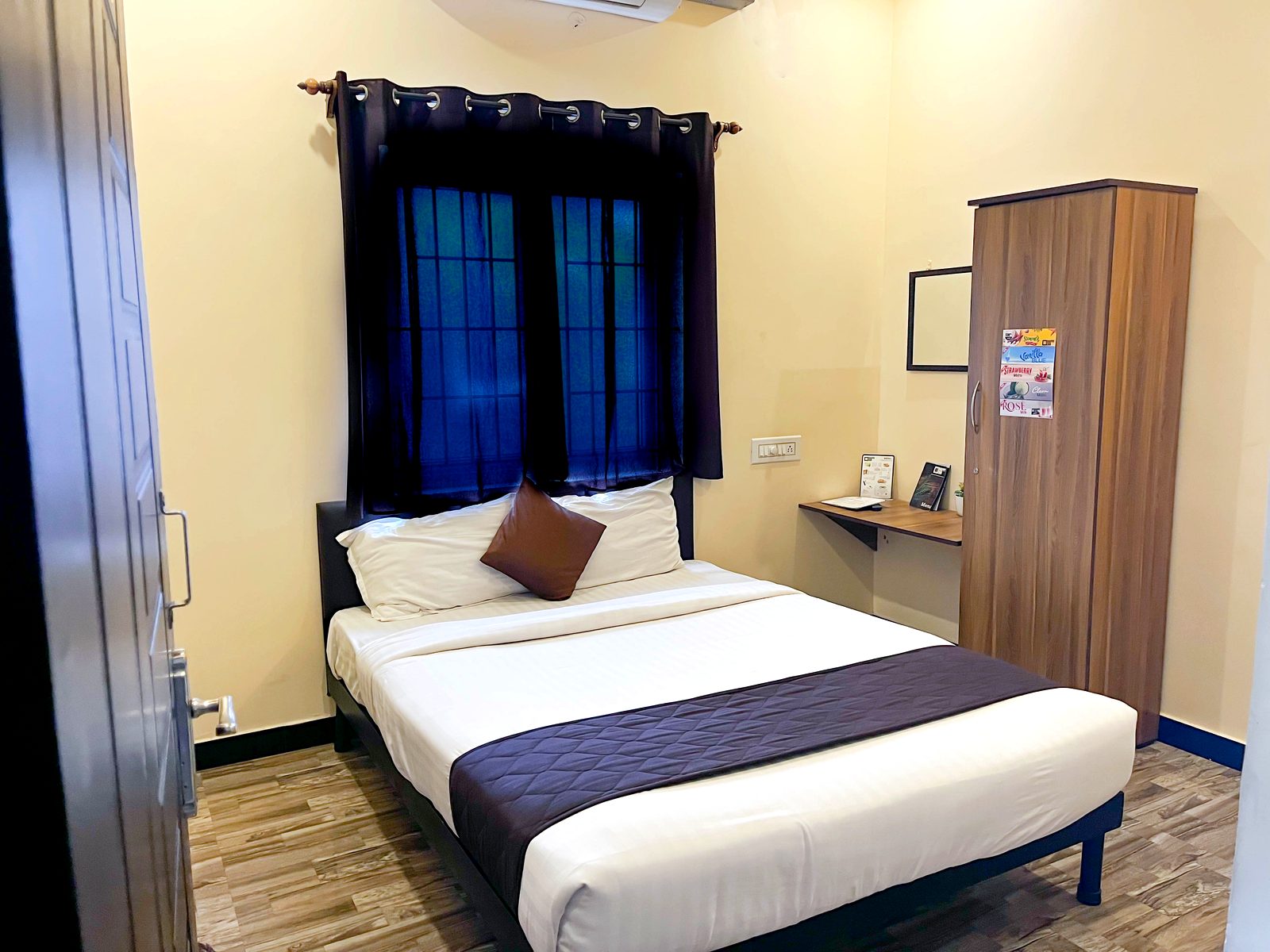 AC Double Room at Hotel Happy Inn